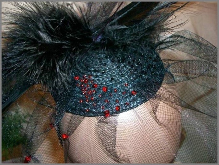 Detail Black Swan Hat
